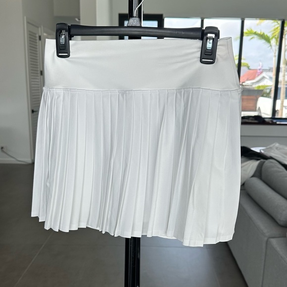 Dresses & Skirts - Chic White Pleated Mini Skirt